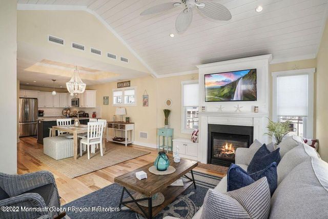 369 W 8th Street 4, Ship Bottom, NJ 08008