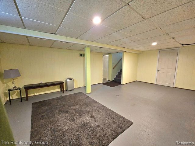 28522 Cambridge Street, Garden City, MI 48135