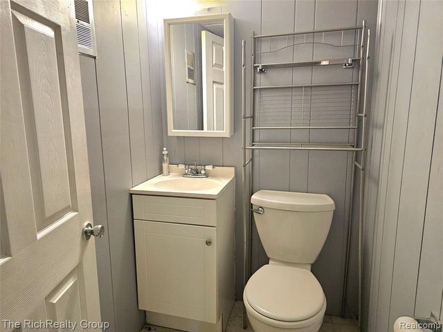 28522 Cambridge Street, Garden City, MI 48135