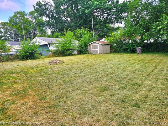 28522 Cambridge Street, Garden City, MI 48135