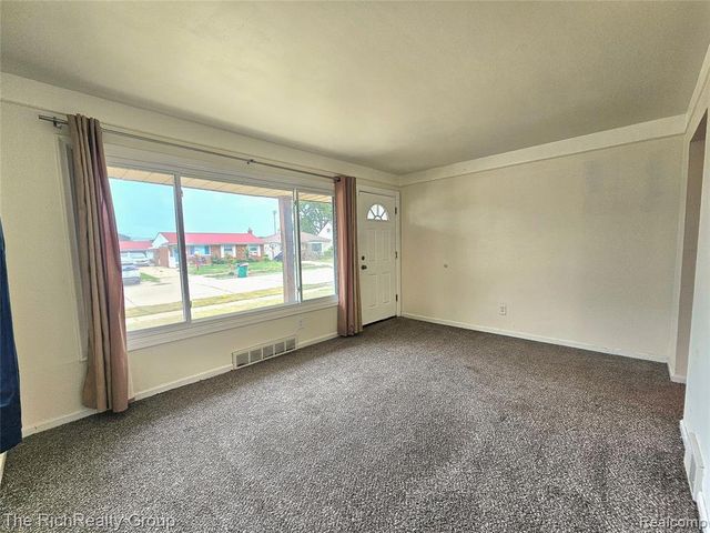 28522 Cambridge Street, Garden City, MI 48135