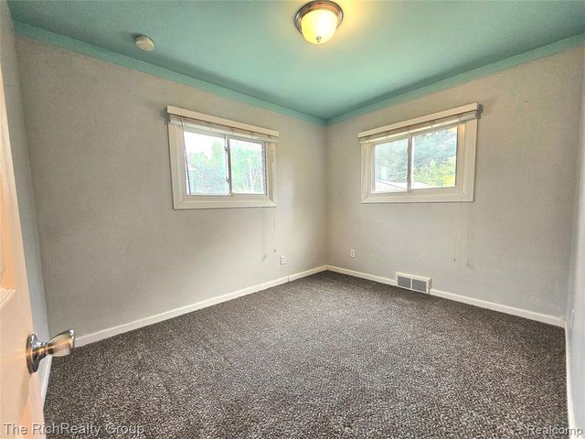 28522 Cambridge Street, Garden City, MI 48135