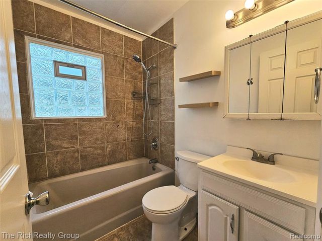 28522 Cambridge Street, Garden City, MI 48135