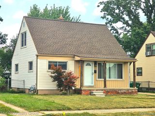 28522 Cambridge Street, Garden City, MI 48135