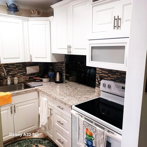 155 LAKE MERYL Drive, West Palm Beach, FL 33411