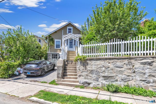 17 Reynolds Avenue, Stamford, CT 06905