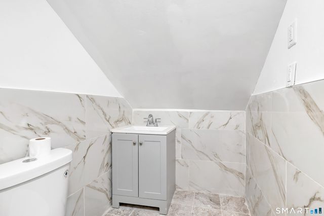 17 Reynolds Avenue, Stamford, CT 06905