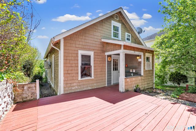17 Reynolds Avenue, Stamford, CT 06905