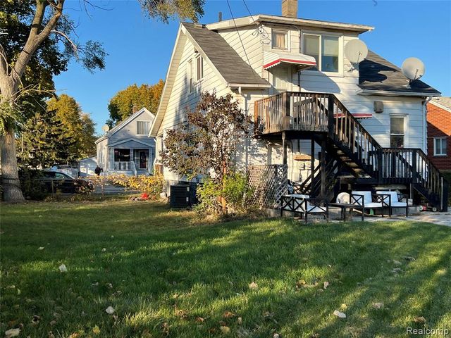 8805 Whitlock Avenue, Dearborn, MI 48126