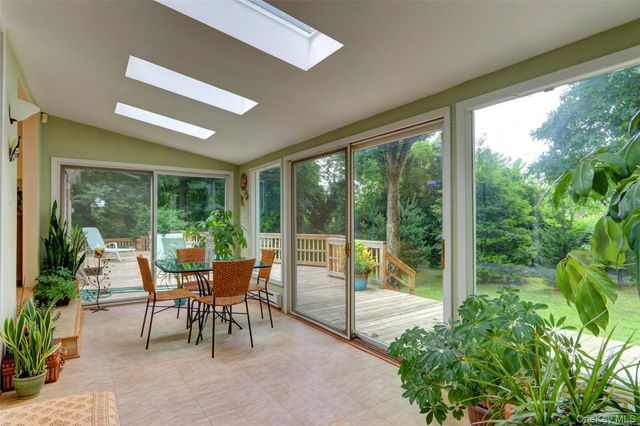 71 Knollwood Road, Roslyn, NY 11576