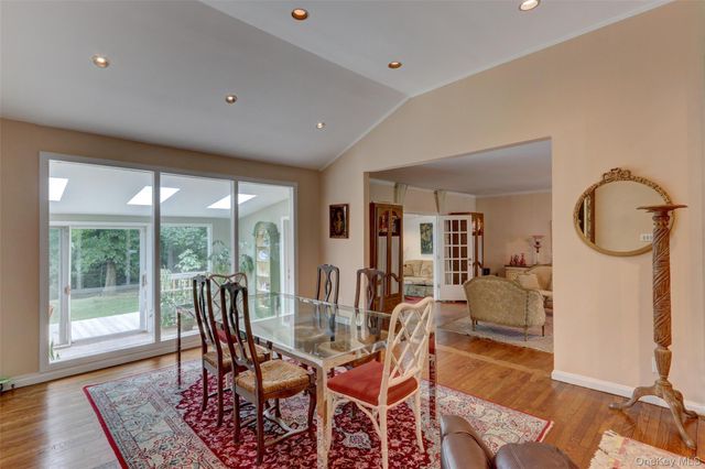 71 Knollwood Road, Roslyn, NY 11576