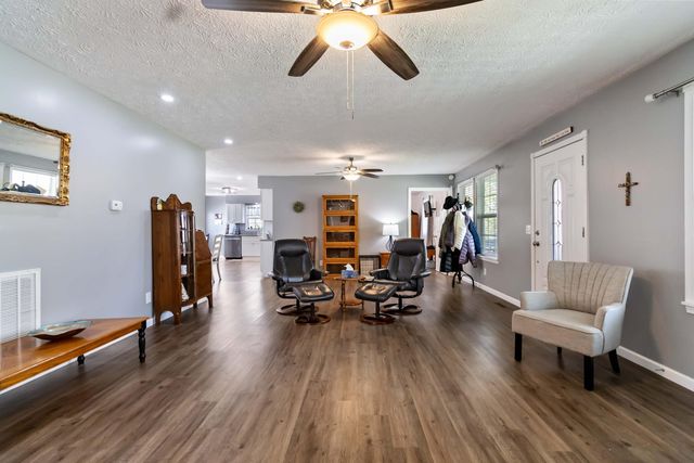 6422 The Day Ridge Road, Whitley City, KY 42653