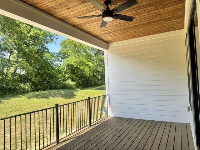 2104 Conductor Ln, Thompsons Station, TN 37179