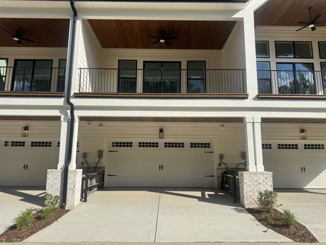 2104 Conductor Ln, Thompsons Station, TN 37179
