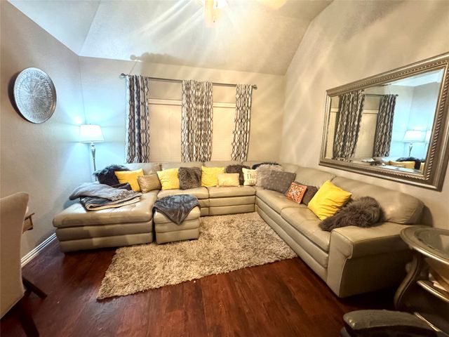 613 Buelwood Court, Desoto, TX 75115