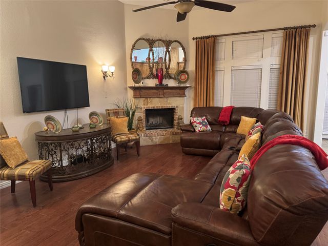 613 Buelwood Court, Desoto, TX 75115