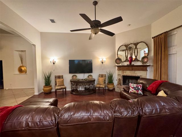 613 Buelwood Court, Desoto, TX 75115