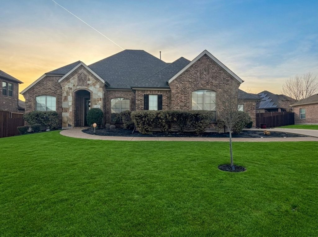 613 Buelwood Court, Desoto, TX 75115