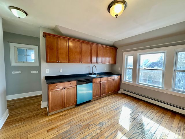 2683 Fairfield Avenue 3rd Fl, Bridgeport, CT 06605