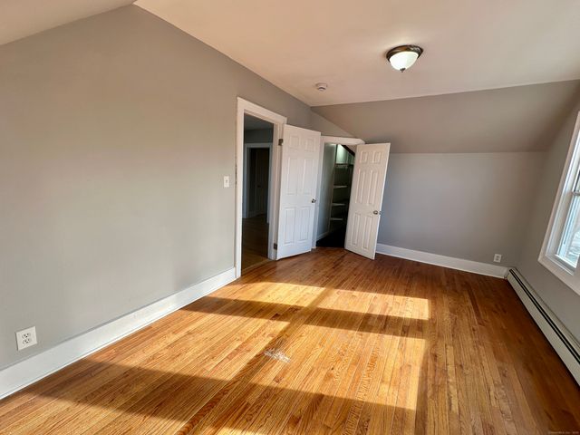 2683 Fairfield Avenue 3rd Fl, Bridgeport, CT 06605
