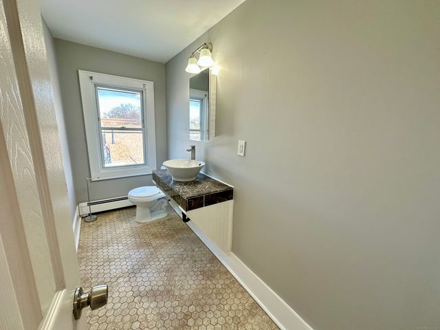2683 Fairfield Avenue 3rd Fl, Bridgeport, CT 06605