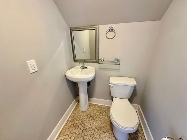 2683 Fairfield Avenue 3rd Fl, Bridgeport, CT 06605