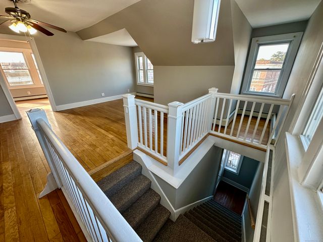 2683 Fairfield Avenue 3rd Fl, Bridgeport, CT 06605