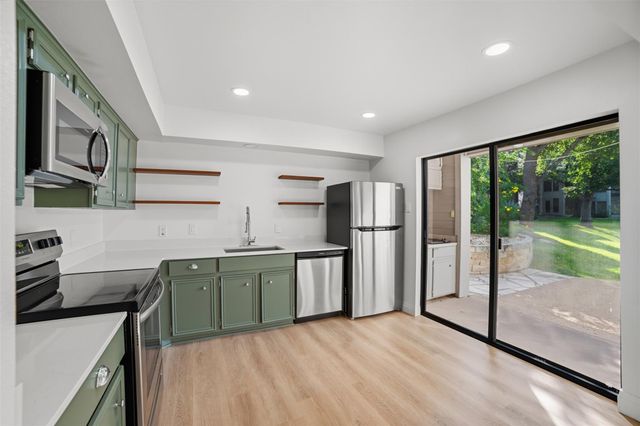 170 World Of Tennis SQ, Lakeway, TX 78738