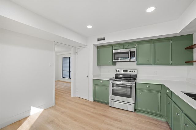 170 World Of Tennis SQ, Lakeway, TX 78738