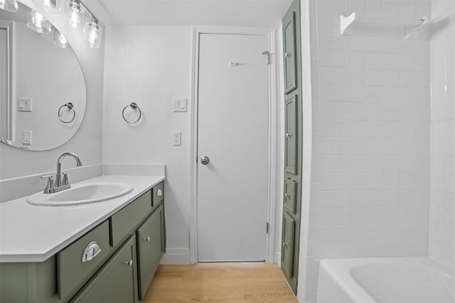 170 World Of Tennis SQ, Lakeway, TX 78738