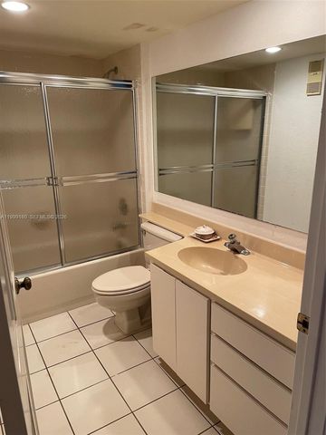 1703 Whitehall Dr 205, Davie, FL 33324