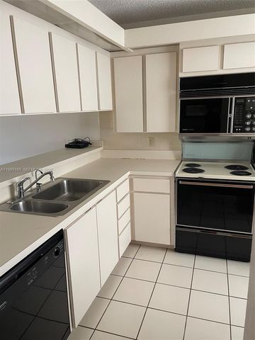 1703 Whitehall Dr 205, Davie, FL 33324