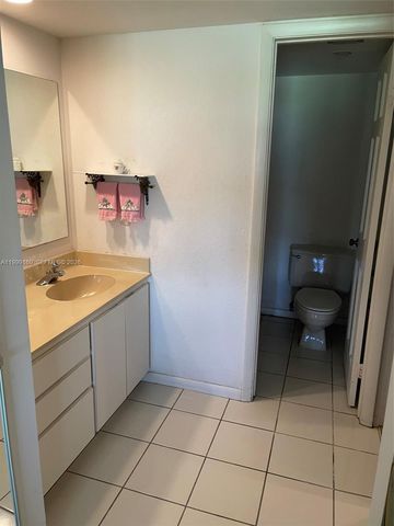 1703 Whitehall Dr 205, Davie, FL 33324