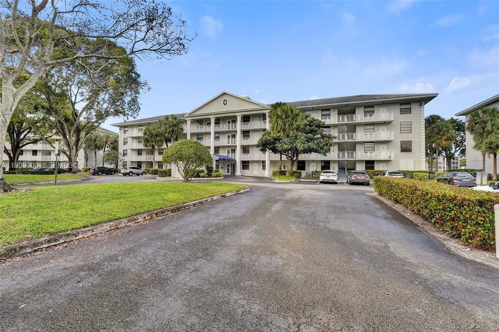 1703 Whitehall Dr 205, Davie, FL 33324