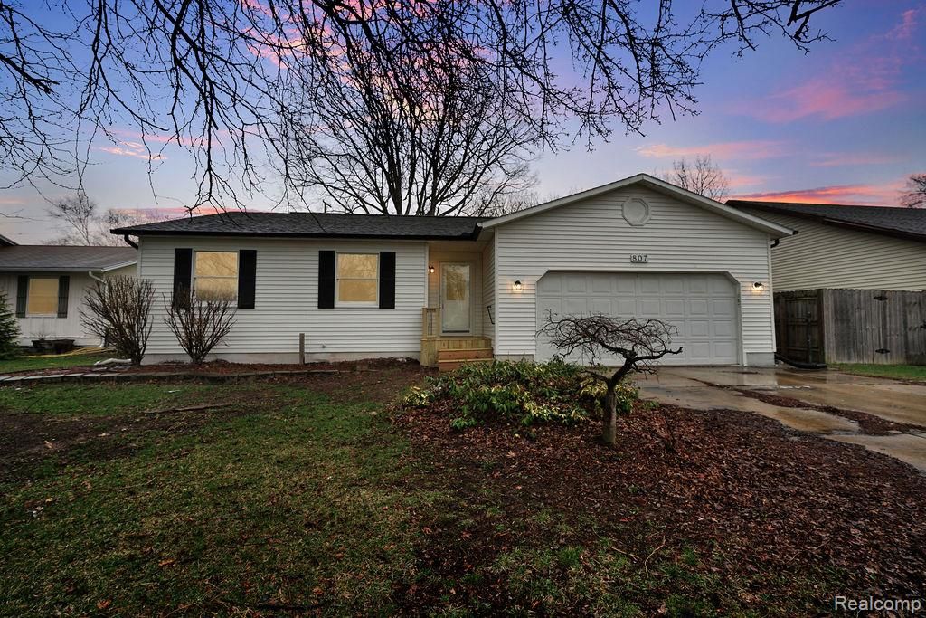 807 Saint Bernard Street, Marysville, MI 48040