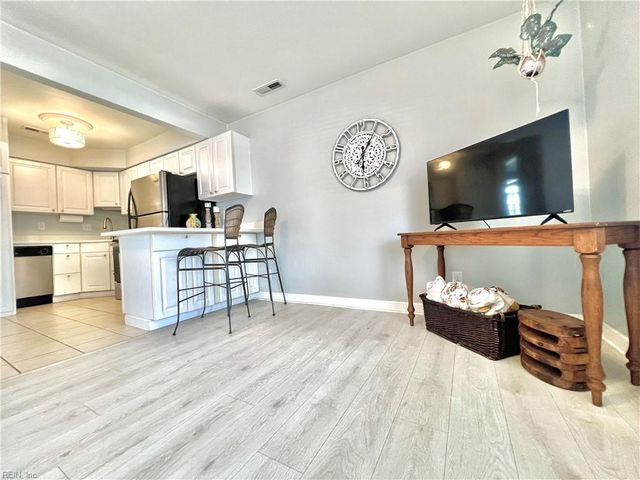 598 Pinewood Dr Apt 105, Virginia Beach, VA 23451