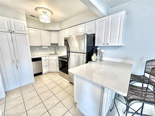 598 Pinewood Dr Apt 105, Virginia Beach, VA 23451