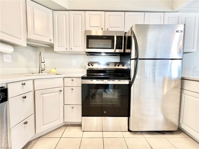 598 Pinewood Dr Apt 105, Virginia Beach, VA 23451