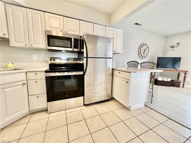 598 Pinewood Dr Apt 105, Virginia Beach, VA 23451
