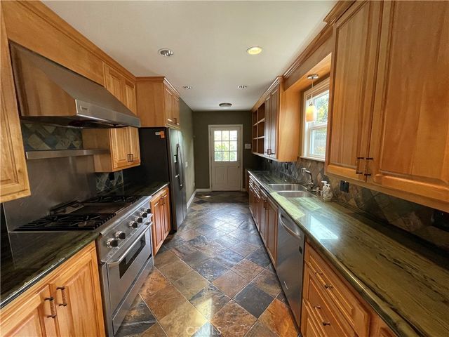 220 Baltimore Avenue, Huntington Beach, CA 92648