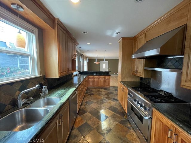 220 Baltimore Avenue, Huntington Beach, CA 92648