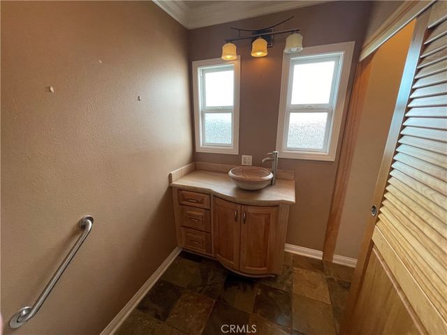 220 Baltimore Avenue, Huntington Beach, CA 92648