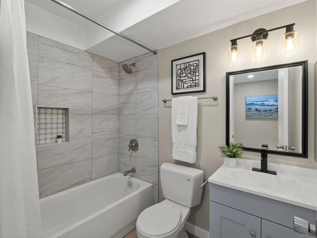 3101 Groton Way 2, San Diego, CA 92110