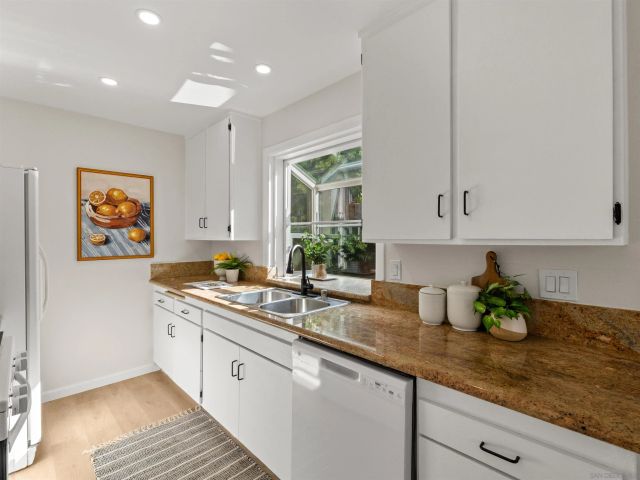 3101 Groton Way 2, San Diego, CA 92110