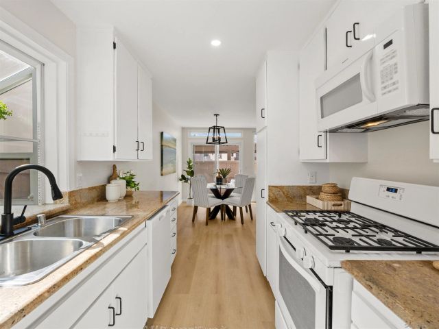 3101 Groton Way 2, San Diego, CA 92110