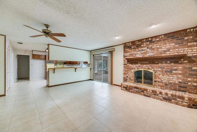2601 Edgewater Drive, Niceville, FL 32578
