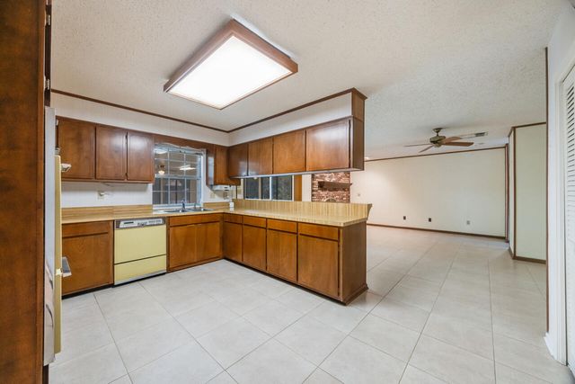 2601 Edgewater Drive, Niceville, FL 32578