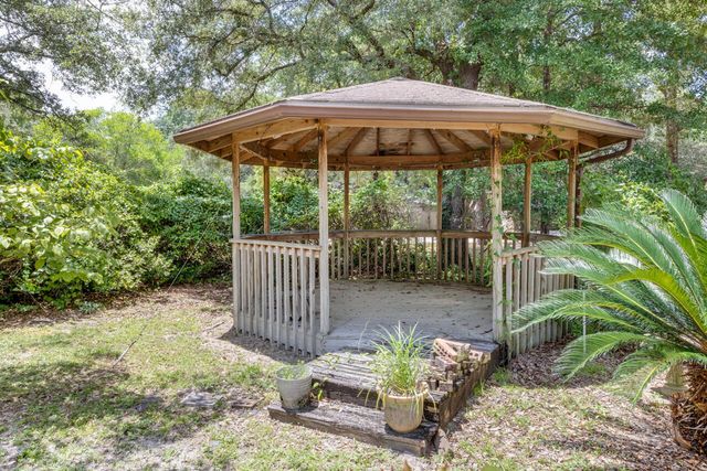 2601 Edgewater Drive, Niceville, FL 32578