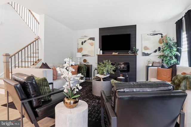 302 GREENWOOD RD, Spring Grove, PA 17362