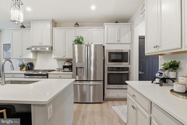 302 GREENWOOD RD, Spring Grove, PA 17362